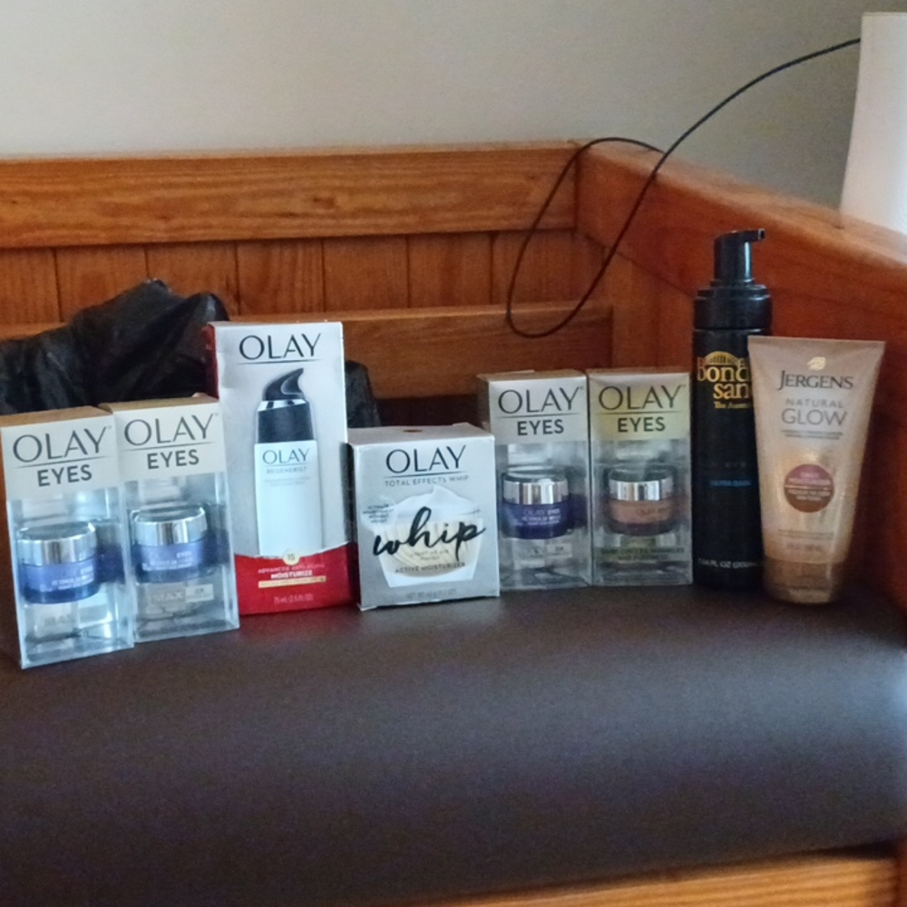 Brand New Olay eyes (4),Olay Whip,Olay moisturizer,brand new. Two free gifts.